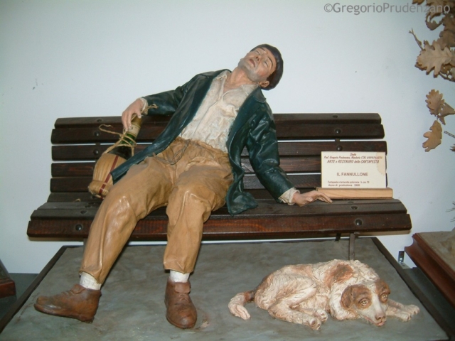uomo sulla panchina